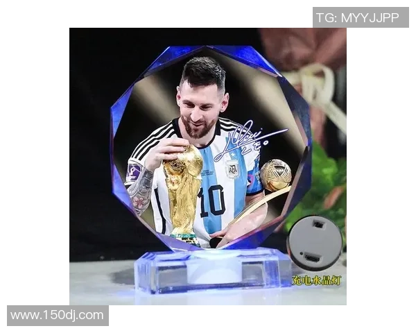 足球明星卡卡手办精美收藏品展现传奇球技与魅力风采 足球明星卡卡手办精美收藏品展现传奇球技与魅力风采